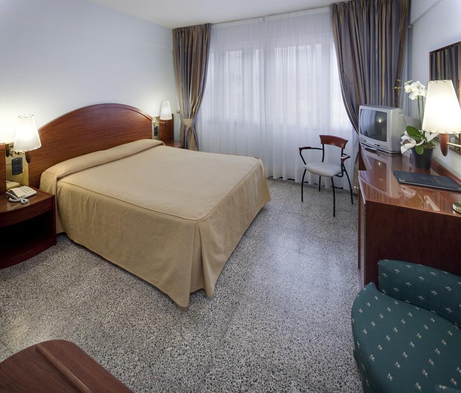 Hotel Gaudi Reus Pokoj fotografie