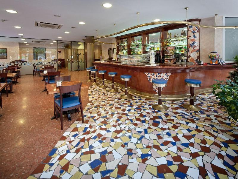 Hotel Gaudi Reus Exteriér fotografie